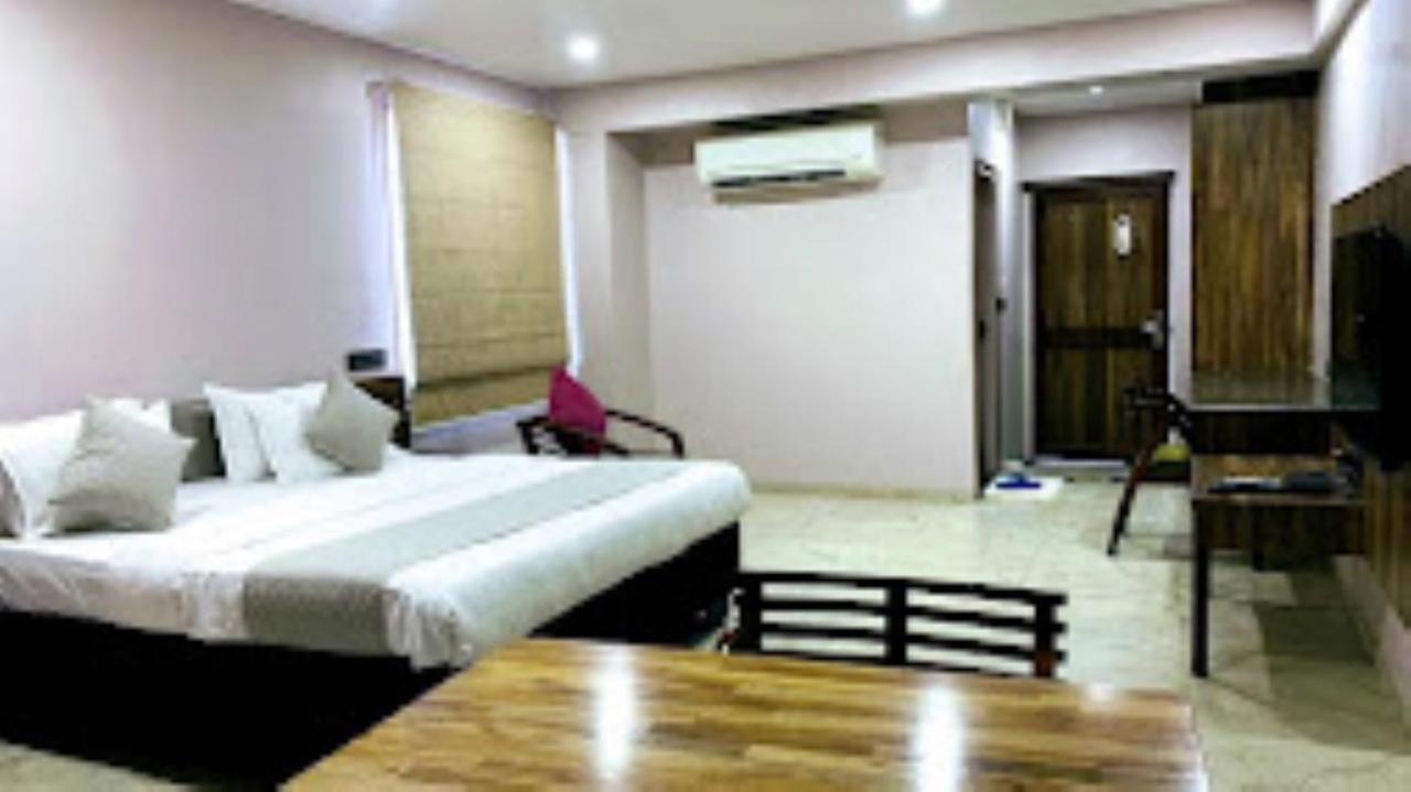 Hotel Radhe Anand Exterior photo