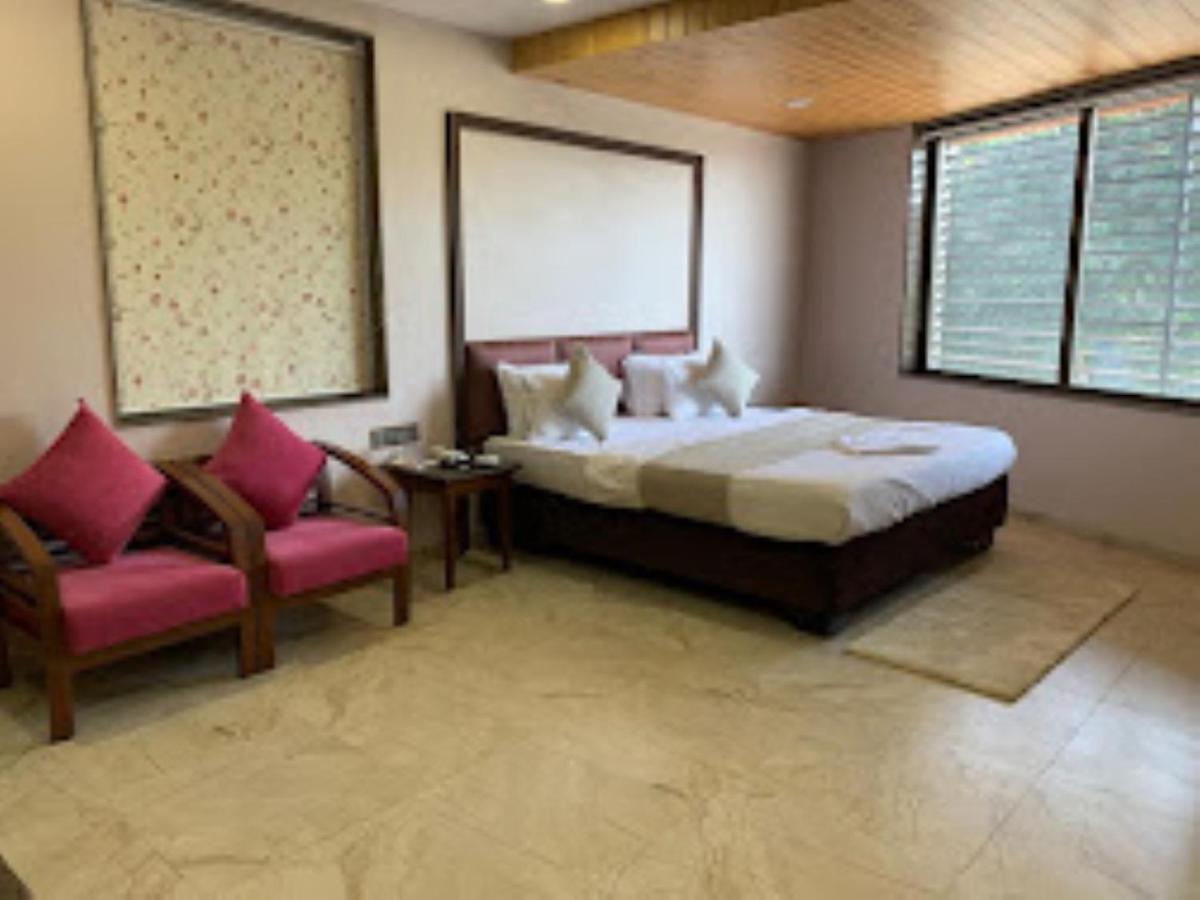 Hotel Radhe Anand Exterior photo